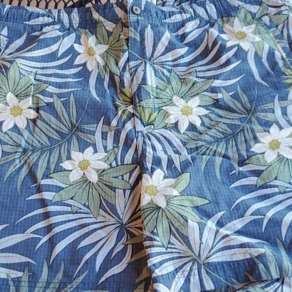 Tommy Bahama 100% Nylon Cinched Closure Pocketed‎ Sz. M Board Shorts Swim Trunks - Picture 2 of 13